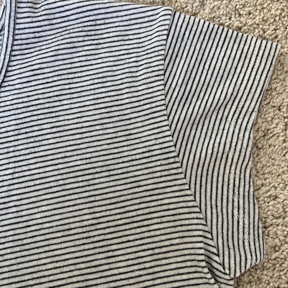 Women’s black and white strip T. Size S - Picture 3 of 3